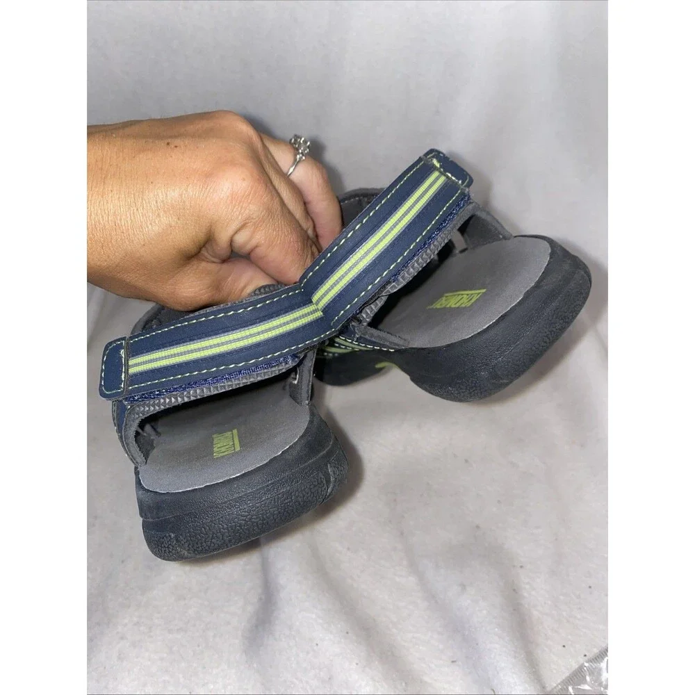 Khombu hiking sandal water shoe Gray Dillon Water 1 Youth Shoe 962653 NWOT